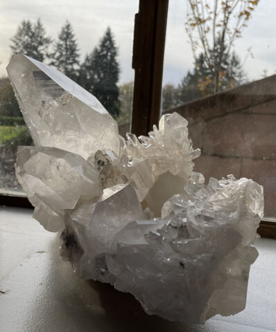 Large quartz crustal cluster